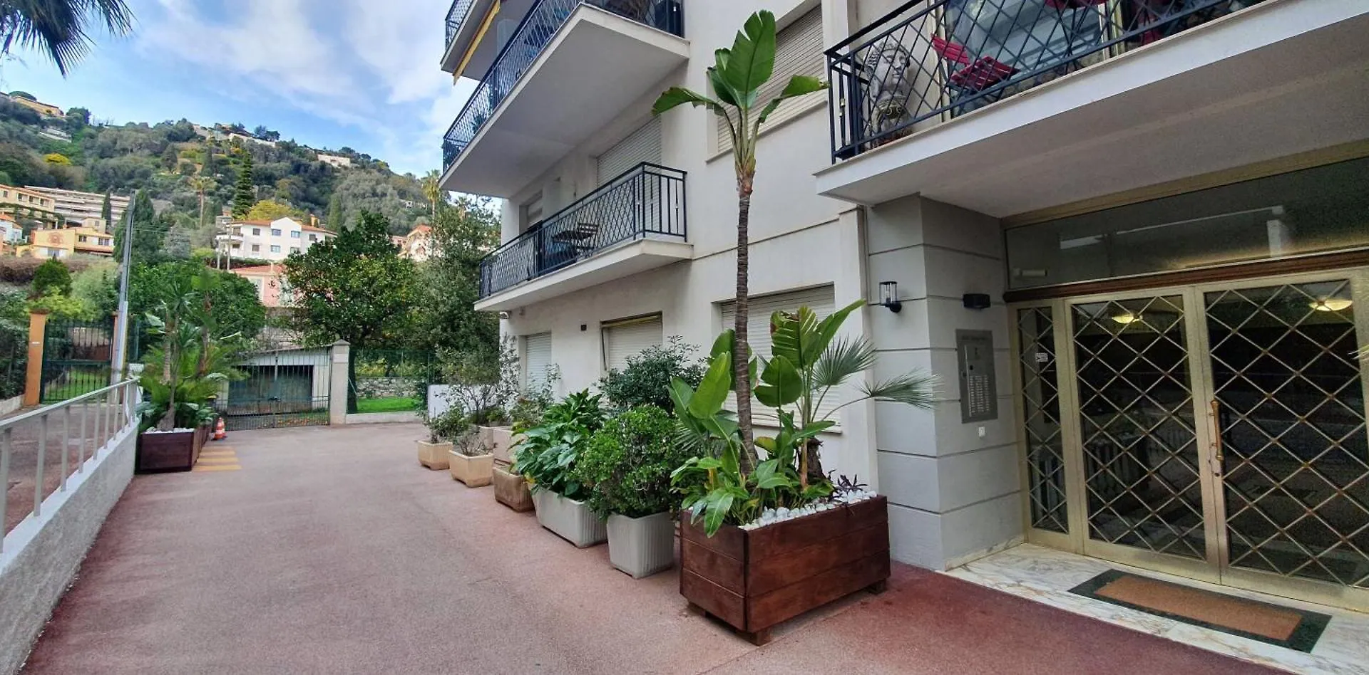 Beautiful Menton Apartment Les Sablettes France